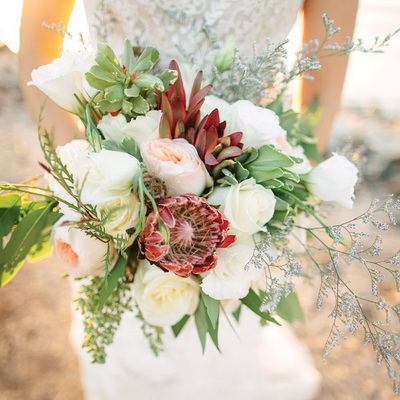 BridalGuidered and white wedding flowers