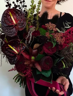 Bouquet Thursd Floral Trend Color 2026 Crimson Nocturne